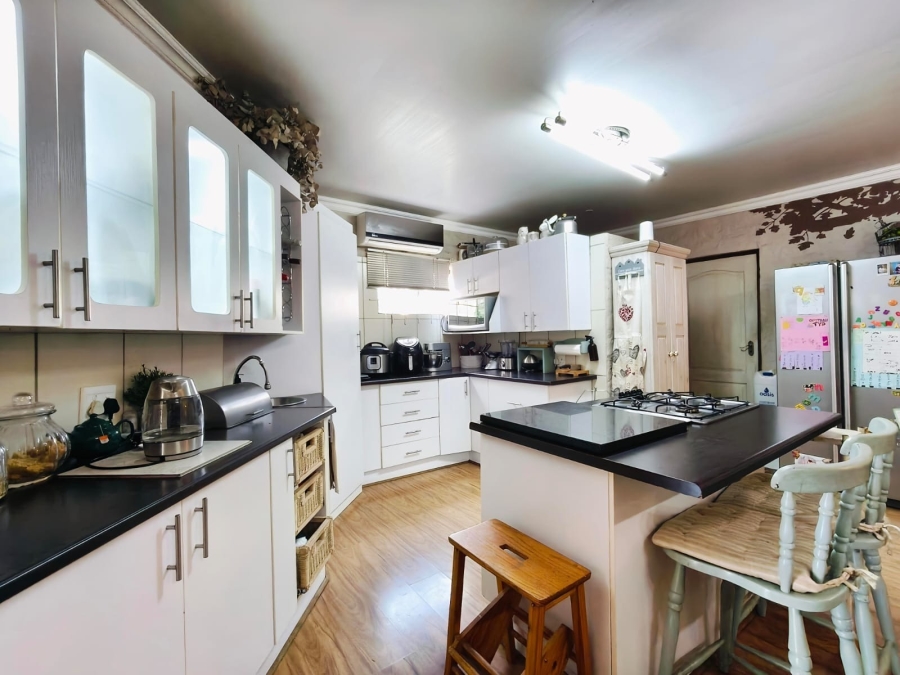 3 Bedroom Property for Sale in Mooivallei Park North West